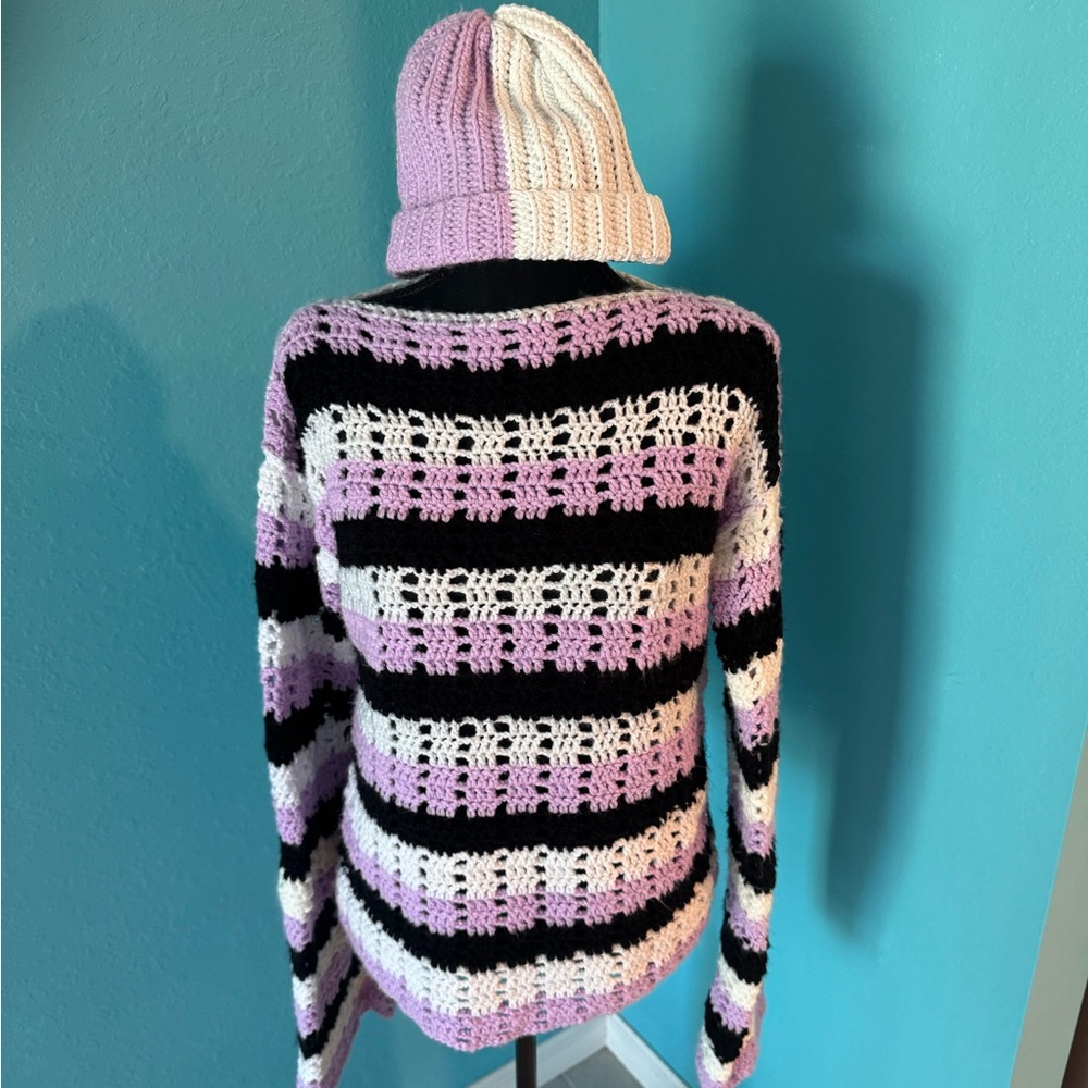 Beautiful Handmade Sweater - Picture 2 of 2